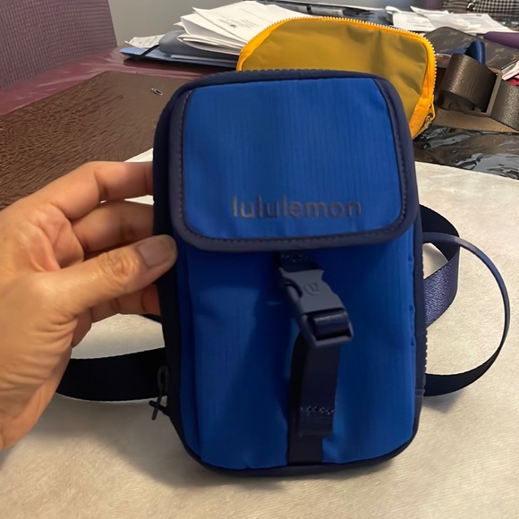 ❤️Lululemon small Nylon cute body bag - Picture 1 of 6